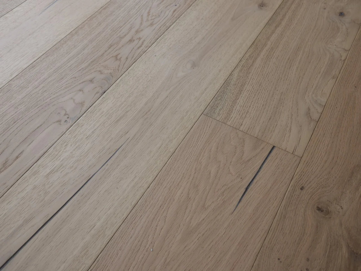 Engineered 14mmx190x1900 Hand Scraped Invisible OILED (2.888m2 per pack)