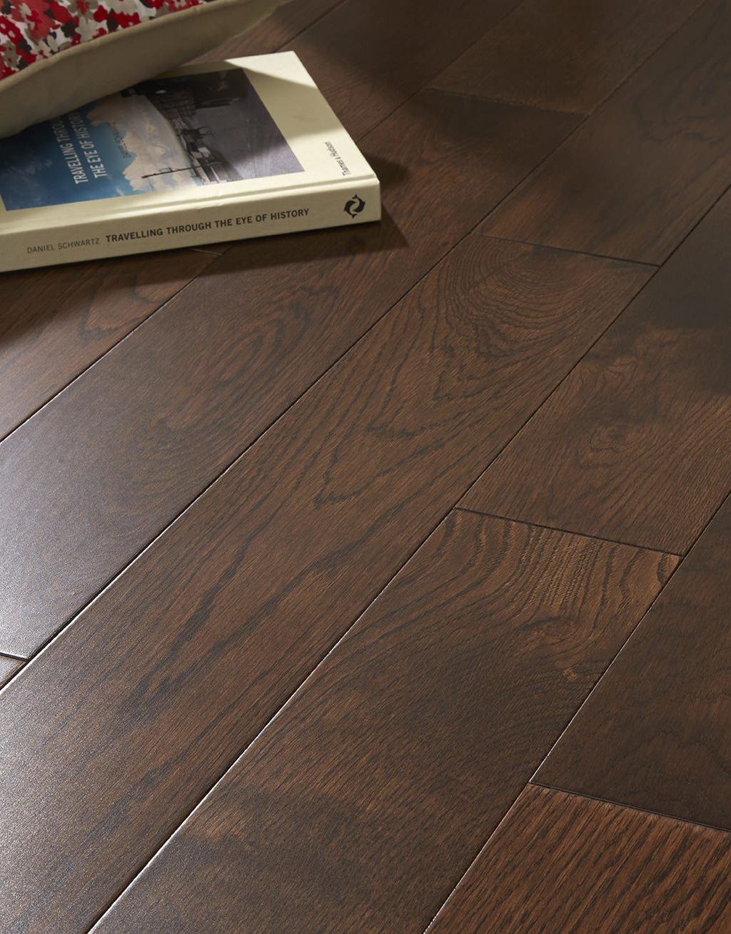 Studio Chocolate Oak Lacquered (1.8m2 per pack)