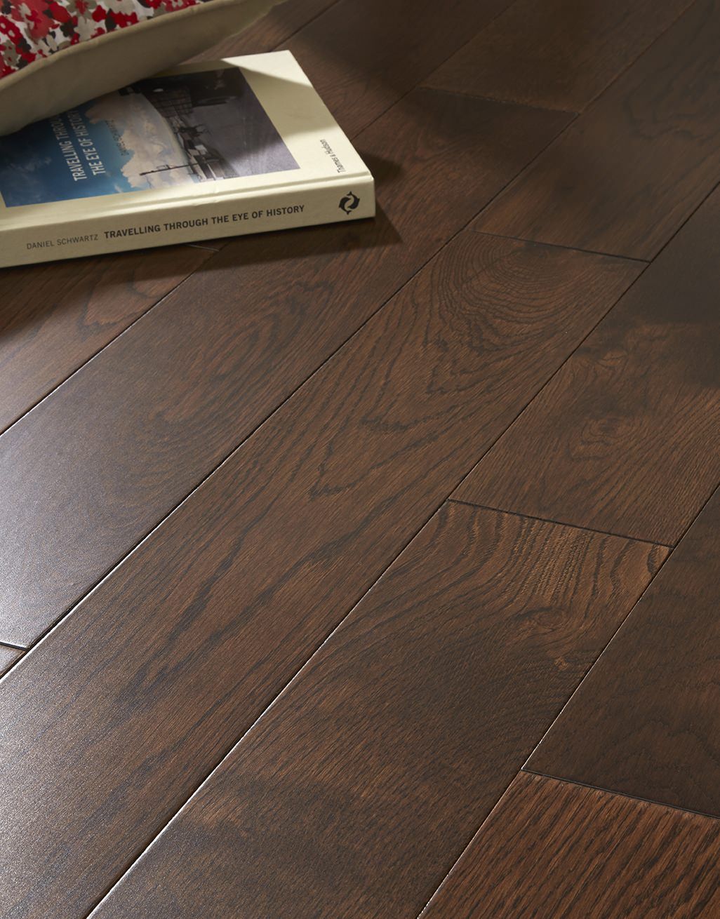 Studio Chocolate Oak Lacquered (1.8m2 per pack)