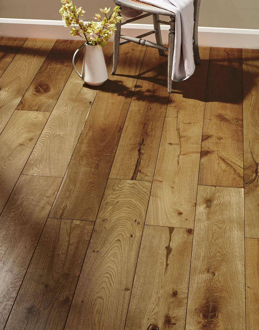 Farmhouse Golden Smoked Oak Brushed & Lacquered Engineered Wood Flooring (1.8m2 per pack)
