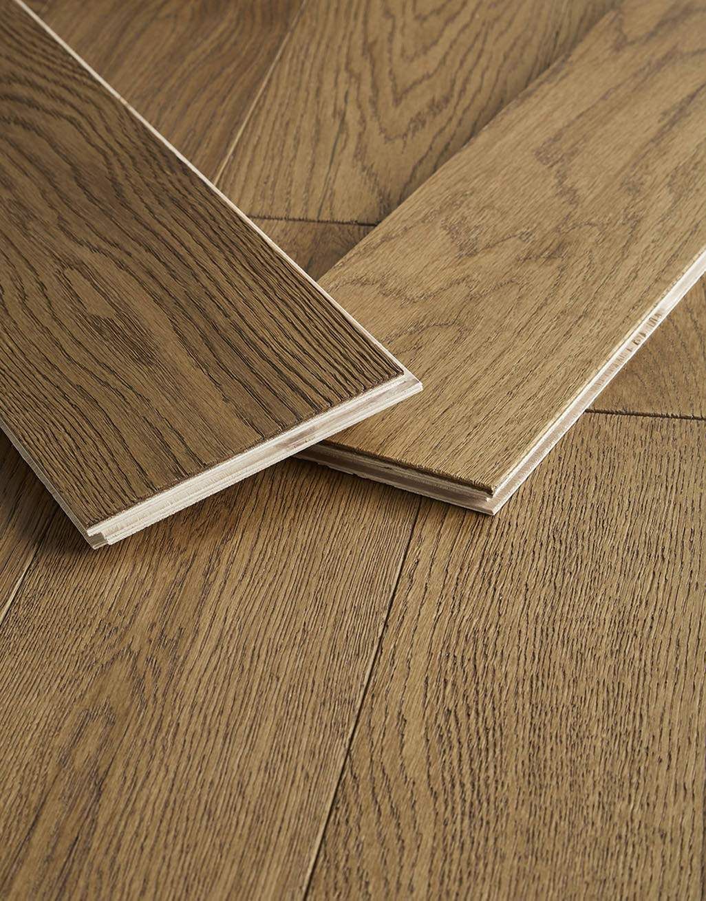 Loft Deep Golden Oak Engineered Wood Flooring (1.44m2 per pack)